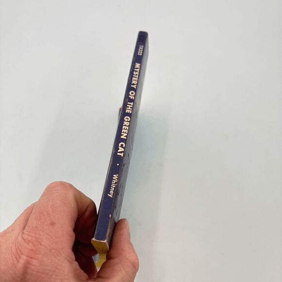 Mystery of the Green Cat by Phyllis A. Whitney 1962 Paperback Illustrated Book - Picture 2 of 5